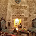 Hotel Traveller's Cave 3*