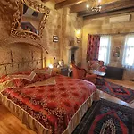 Traveller's Cave Hotel 3*