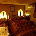 Hotel Traveller's Cave 3*