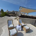Traveller's Cave Hotel 3*