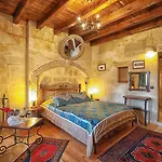 Hotel Traveller's Cave