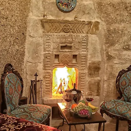 מלון Traveller's Cave 3*
