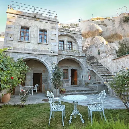 Traveller's Cave מלון 3*