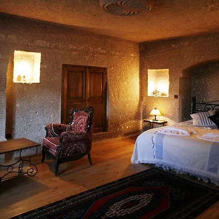 Traveller's Cave 3*