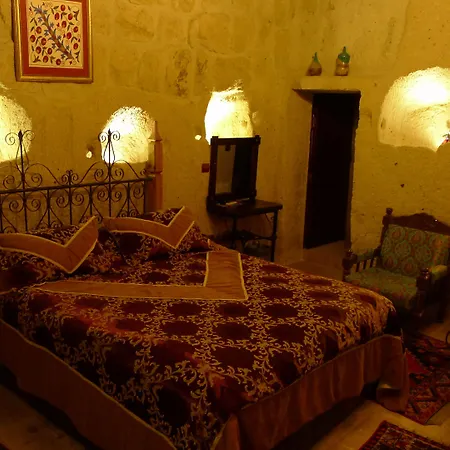 Traveller's Cave 3*