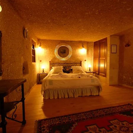 Traveller's Cave 3*
