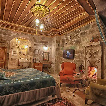 Traveller's Cave 3*