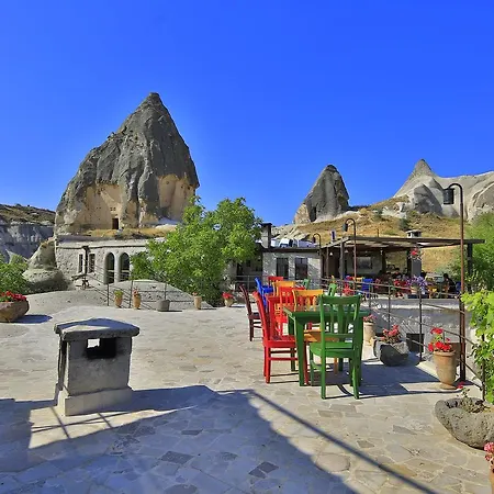 מלון Traveller's Cave 3*