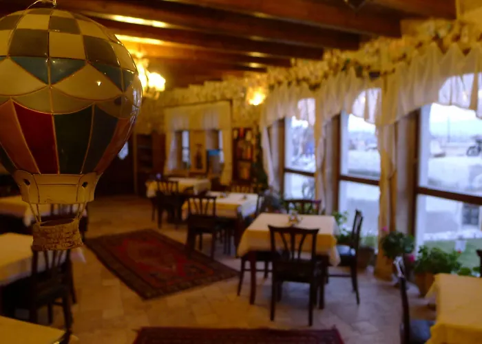 Traveller's Cave Hotel 3*